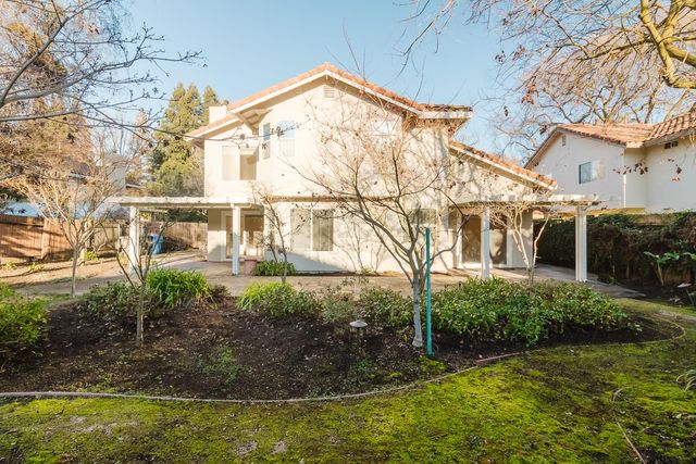 4 Marina Blue Ct, Sacramento, CA 95831