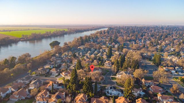 4 Marina Blue Ct, Sacramento, CA 95831