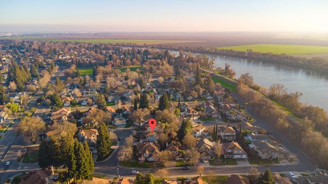 4 Marina Blue Ct, Sacramento, CA 95831