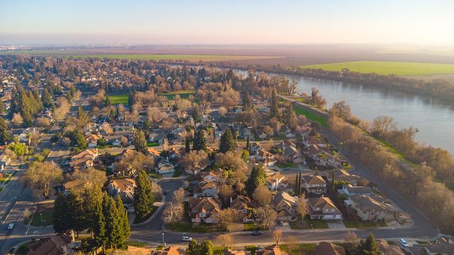 4 Marina Blue Ct, Sacramento, CA 95831