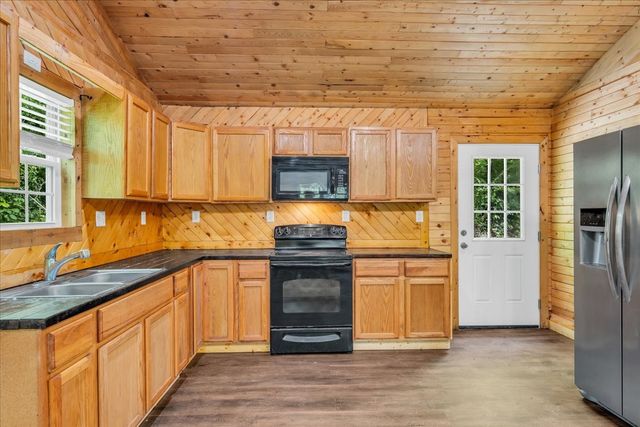 341 Cooper Ln, Smithville, TN 37166