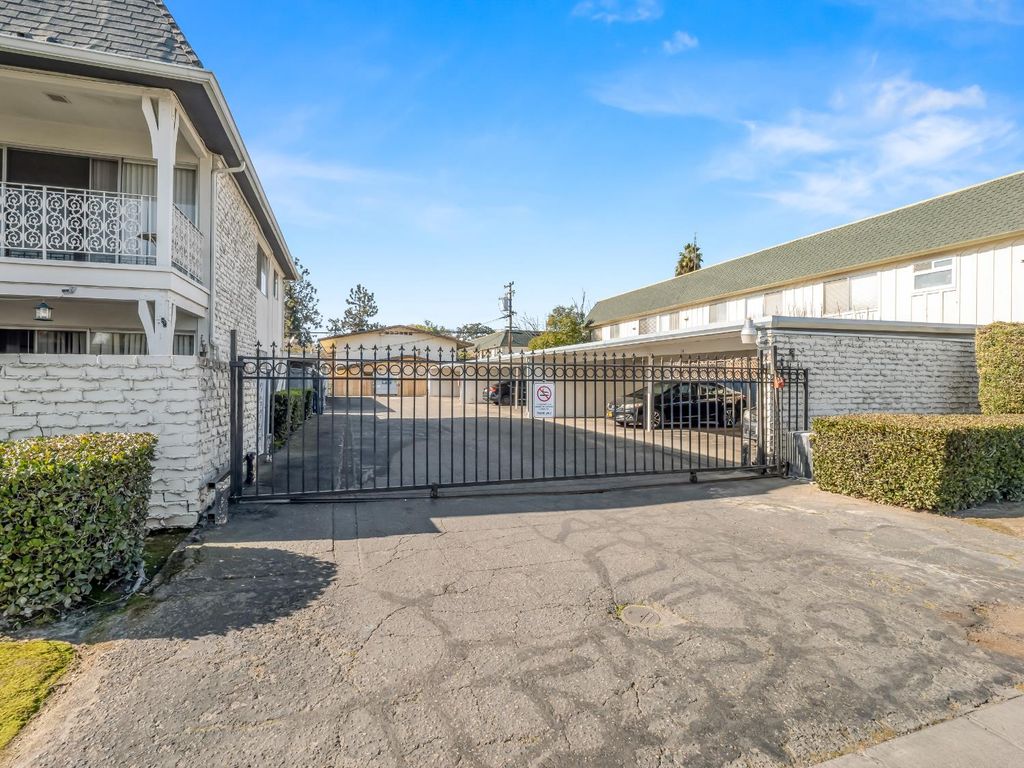 Image 10 of property listing at 5055 N Wishon Avenue A-FIK, Fresno, CA 93704