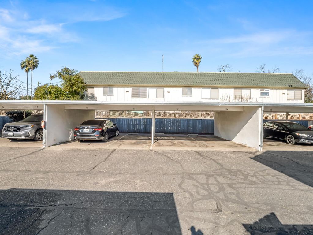 Image 7 of property listing at 5055 N Wishon Avenue A-FIK, Fresno, CA 93704