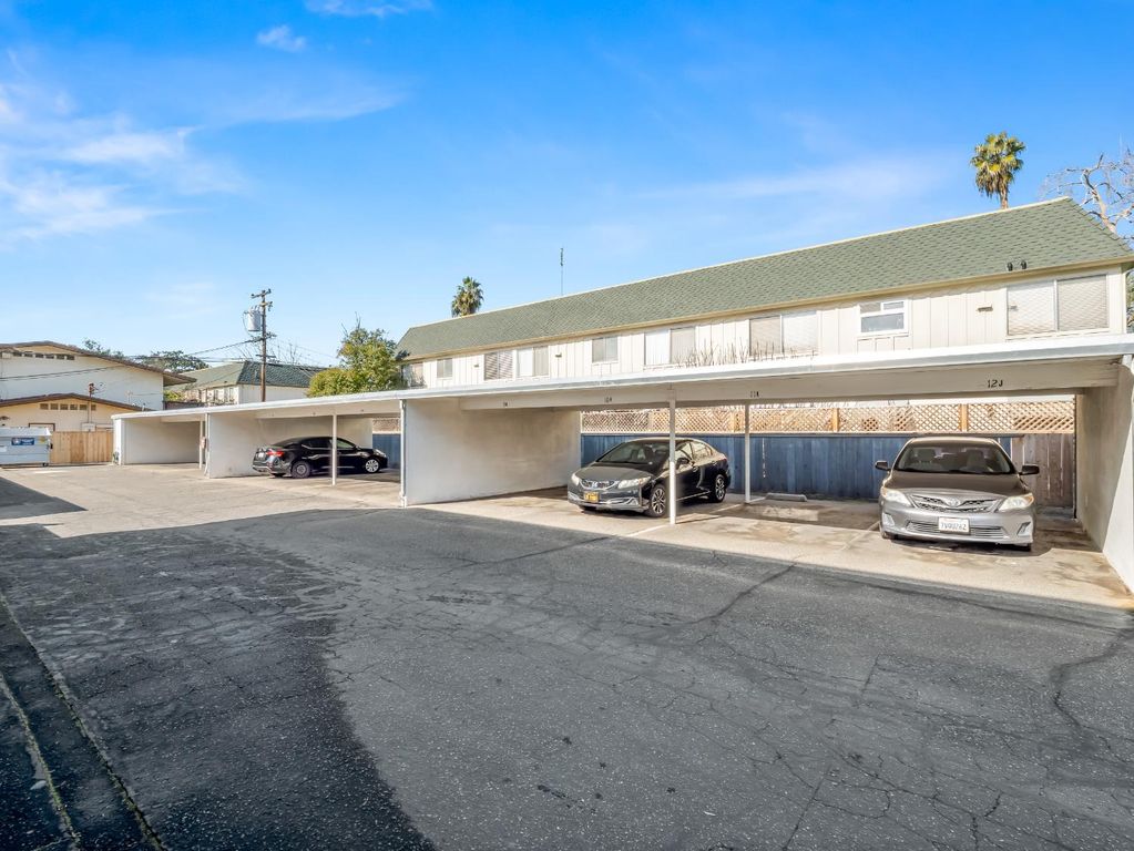 Image 9 of property listing at 5055 N Wishon Avenue A-FIK, Fresno, CA 93704