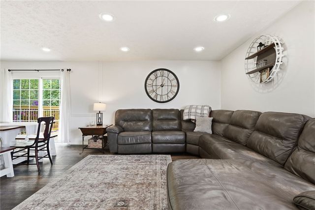 2345 Big Rock Rd, Hampton, PA 15101