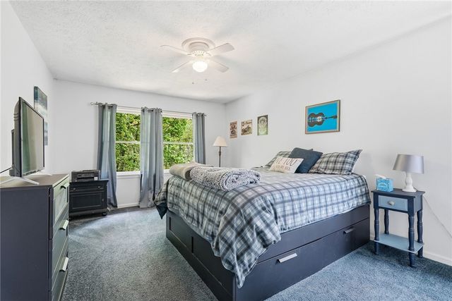 2345 Big Rock Rd, Hampton, PA 15101