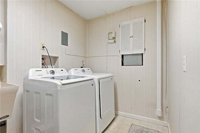 2345 Big Rock Rd, Hampton, PA 15101