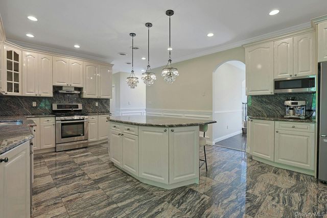 6 Cheesecote Lane, Pomona, NY 10970
