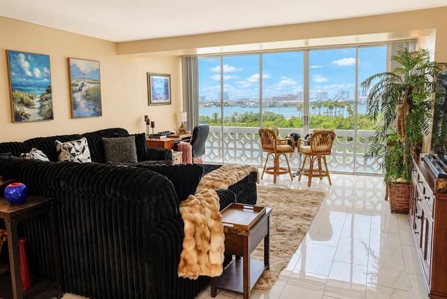 31 ISLAND WAY 505, Clearwater Beach, FL 33767