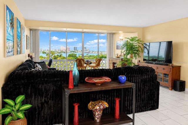 31 ISLAND WAY 505, Clearwater Beach, FL 33767
