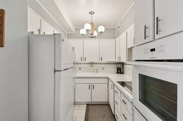 31 ISLAND WAY 505, Clearwater Beach, FL 33767