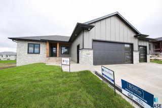2608 S Faith Ave, Sioux Falls, SD 57110