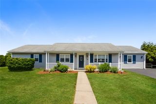 39 Davisville Lane, Narragansett, RI 02882