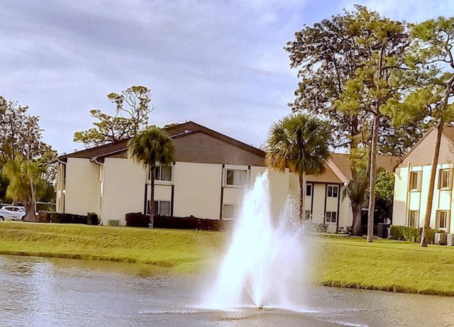 3530 LAZY PINE Way B-2, Greenacres, FL 33463