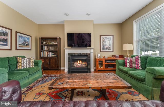 12 HIGGINS CT, Flemington, NJ 08822