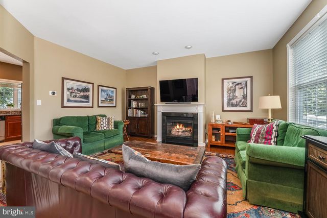 12 HIGGINS CT, Flemington, NJ 08822