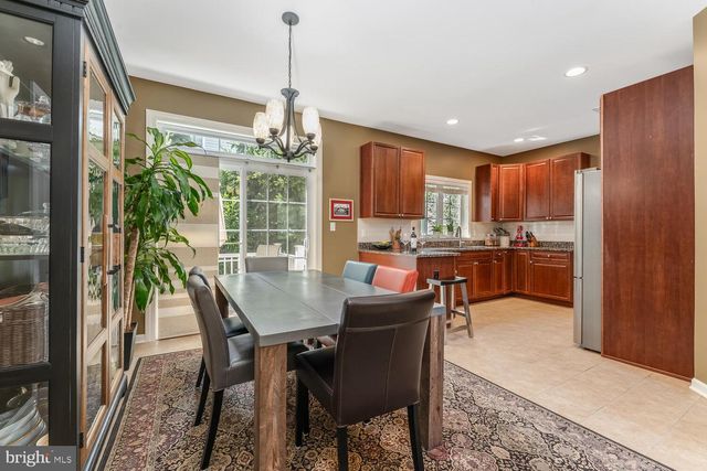 12 HIGGINS CT, Flemington, NJ 08822
