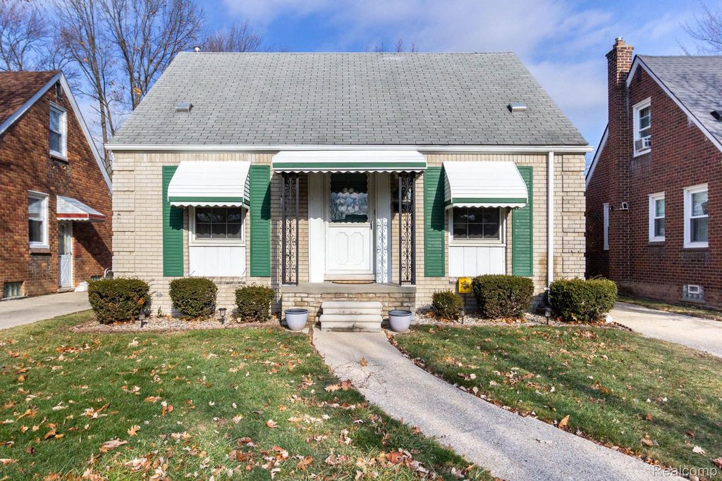 20927 Hawthorne Street, Harper Woods, MI 48225