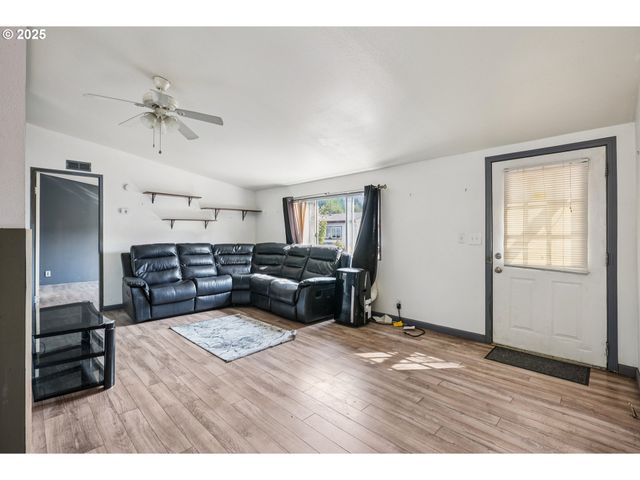 10701 Se HIGHWAY 212 E2, Clackamas, OR 97015