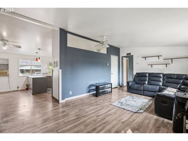 10701 Se HIGHWAY 212 E2, Clackamas, OR 97015