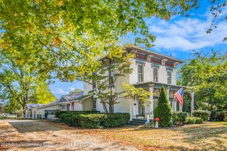 812 N Clinton Street, Grand Ledge, MI 48837