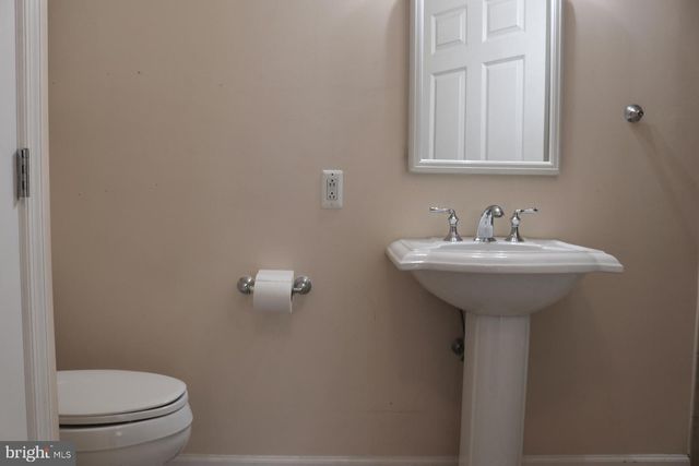 102 E MAIN ST, Marlton, NJ 08053