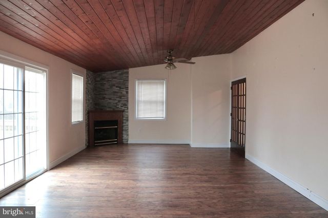 102 E MAIN ST, Marlton, NJ 08053