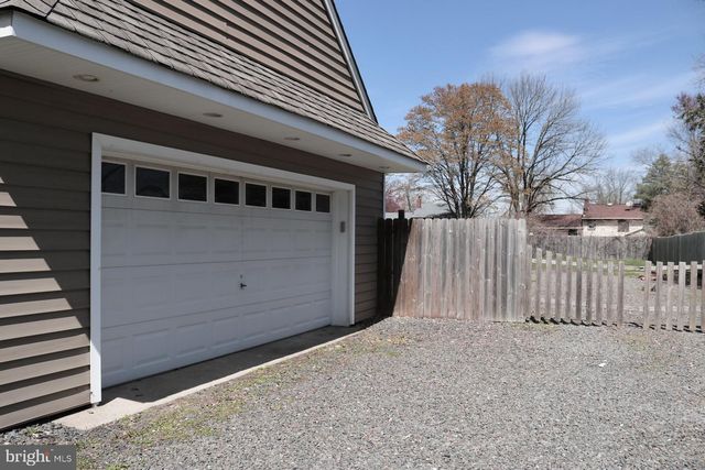 102 E MAIN ST, Marlton, NJ 08053