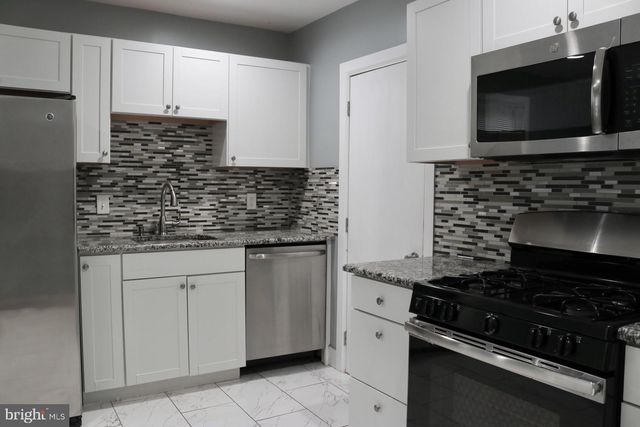 102 E MAIN ST, Marlton, NJ 08053