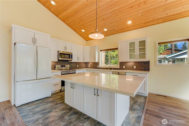 235 8th St, Gold Bar, WA 98251