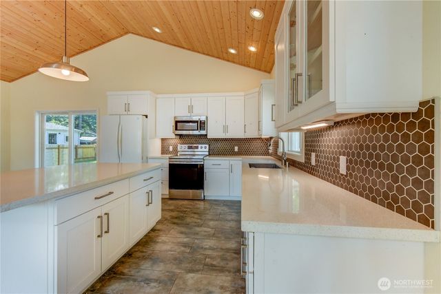 235 8th St, Gold Bar, WA 98251