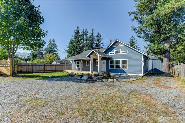 235 8th St, Gold Bar, WA 98251