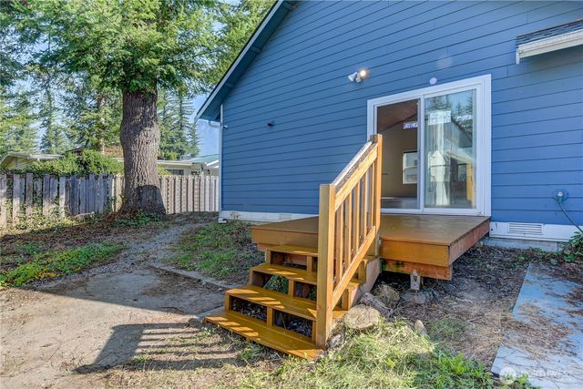 235 8th St, Gold Bar, WA 98251