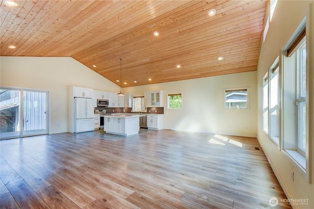 235 8th St, Gold Bar, WA 98251