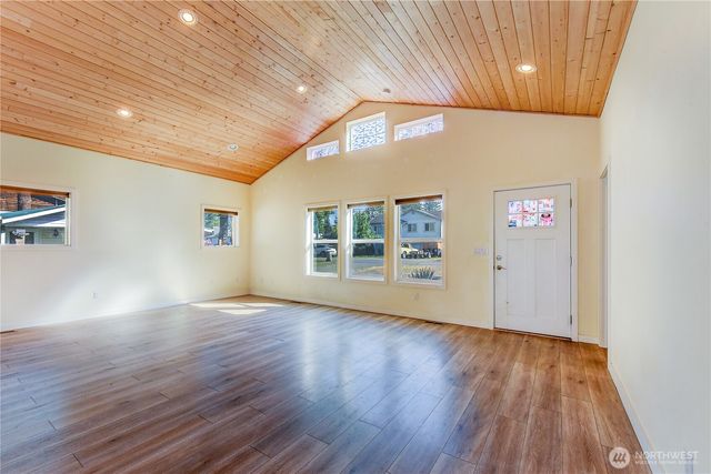 235 8th St, Gold Bar, WA 98251