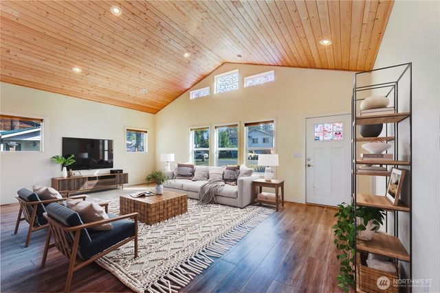 235 8th St, Gold Bar, WA 98251