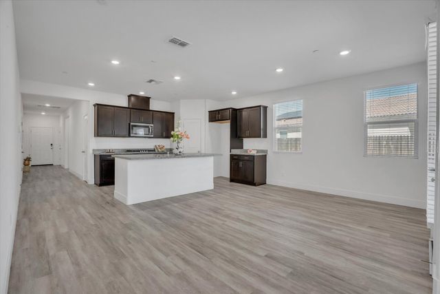 864 Loon St, Lathrop, CA 95330