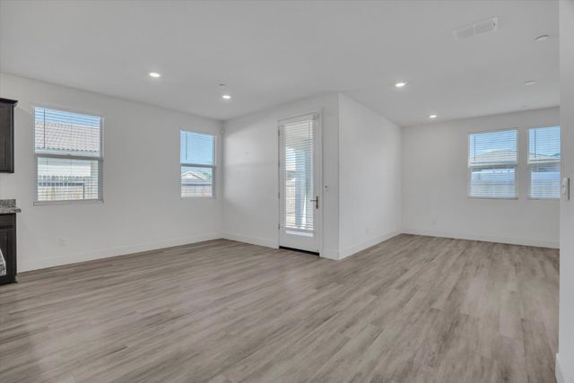864 Loon St, Lathrop, CA 95330