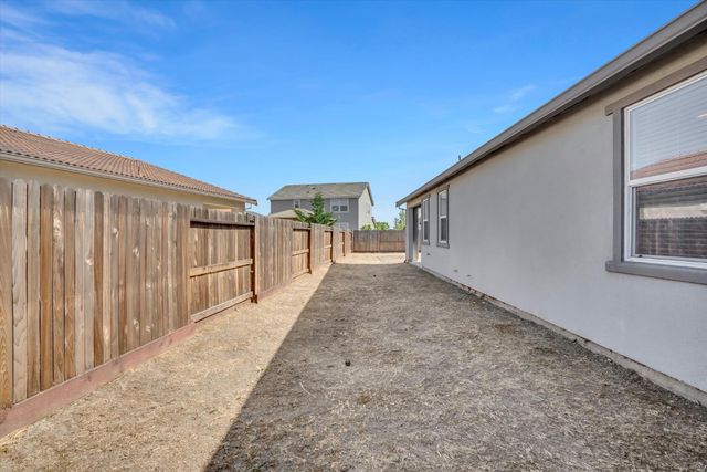 864 Loon St, Lathrop, CA 95330