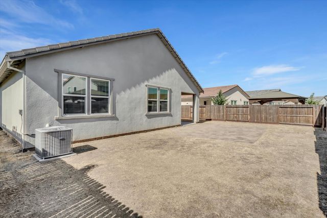 864 Loon St, Lathrop, CA 95330