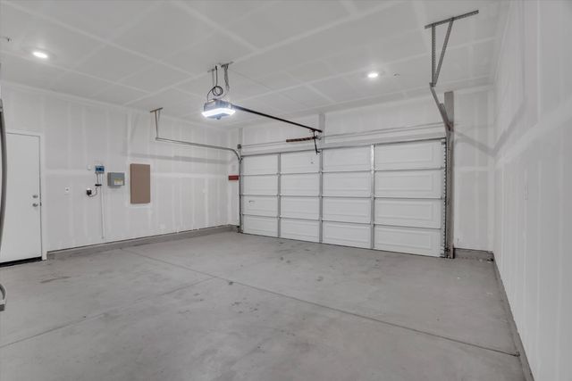 864 Loon St, Lathrop, CA 95330
