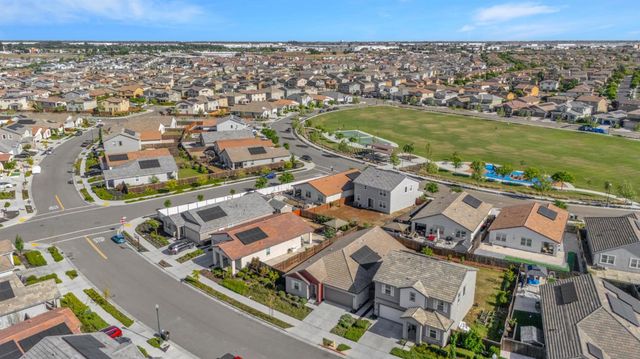 864 Loon St, Lathrop, CA 95330