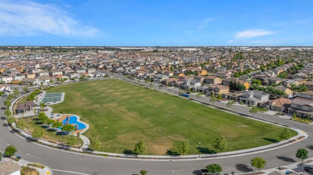 864 Loon St, Lathrop, CA 95330