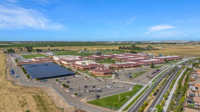 864 Loon St, Lathrop, CA 95330