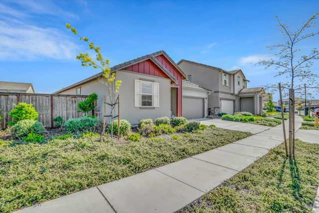 864 Loon St, Lathrop, CA 95330