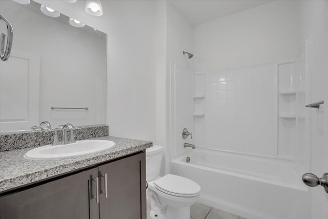 864 Loon St, Lathrop, CA 95330