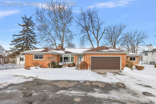 25651 S River Road, Harrison Charter Township, MI 48045