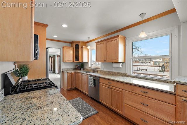 25651 S River Road, Harrison Charter Township, MI 48045