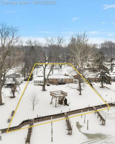 25651 S River Road, Harrison Charter Township, MI 48045