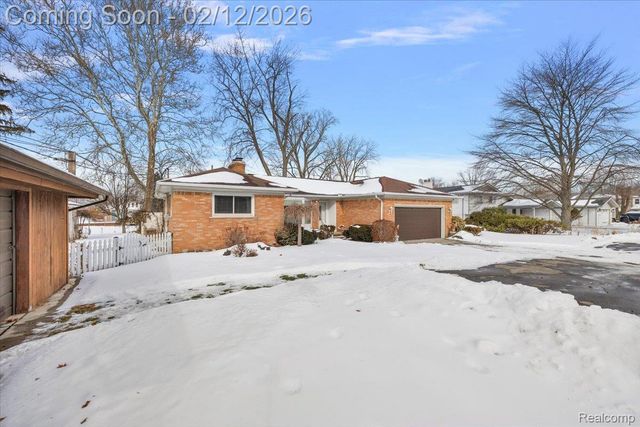 25651 S River Road, Harrison Charter Township, MI 48045